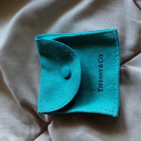 Tiffany & Co. Jewelry - EUC Tiffany & Co jewelry velvet pouch